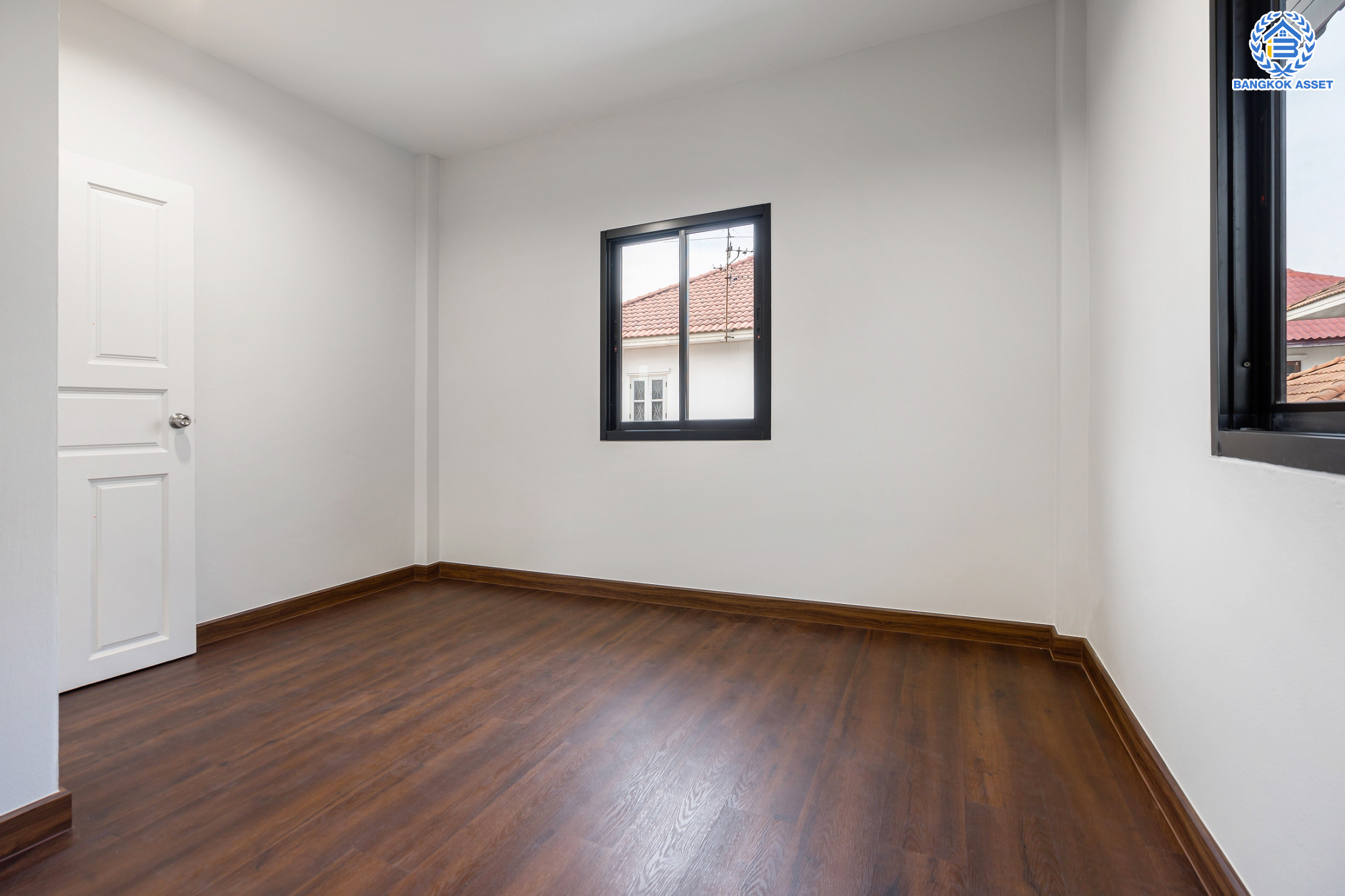 บ้านมือสองตกแต่งใหม่ ม.บ้านสาวิตรี พุทธมณฑลสาย3 หลังมุม เนื้อที่ 56.2 ตร.ว. ฟังก์ชัน 3 ห้องนอน 3 ห้องน้ำ จอดรถได้ 2 คัน บนทำเลใกล้ทางคู่ขนานลอยฟ้าบรมราชชนนี ม.มหิดล เซ็นทรัลศาลายา และรายล้อมด้วยสิ่งอำนวยความสะดวกครบ!